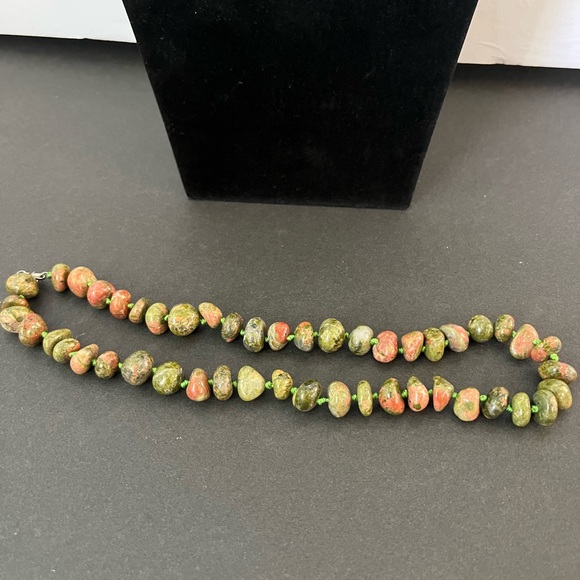 Beautiful Unakite Bead Necklace - Picture 4 of 4